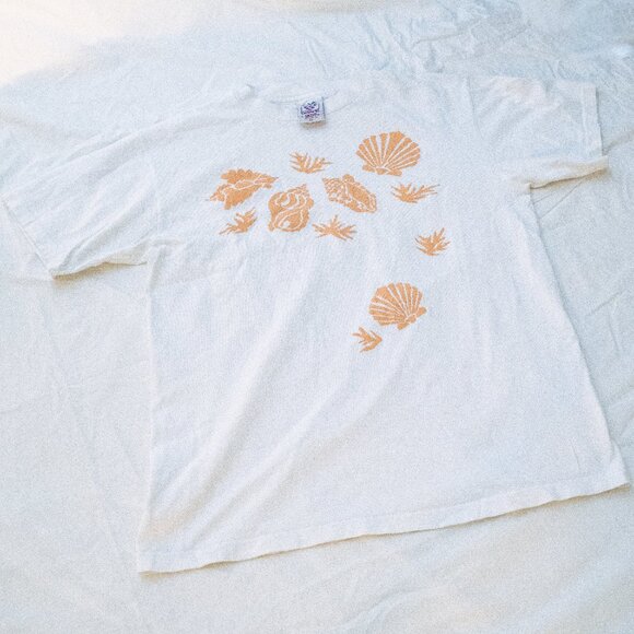 White, cotton, tee-shirt, with coral shells - Picture 2 of 4
